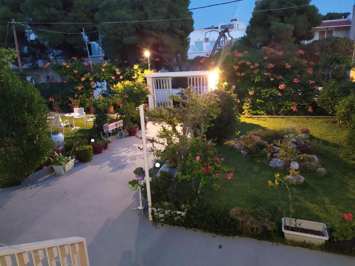 Finikas Rooms Agia Marina  Экстерьер фото
