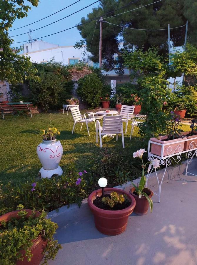 Finikas Rooms Agia Marina  Экстерьер фото