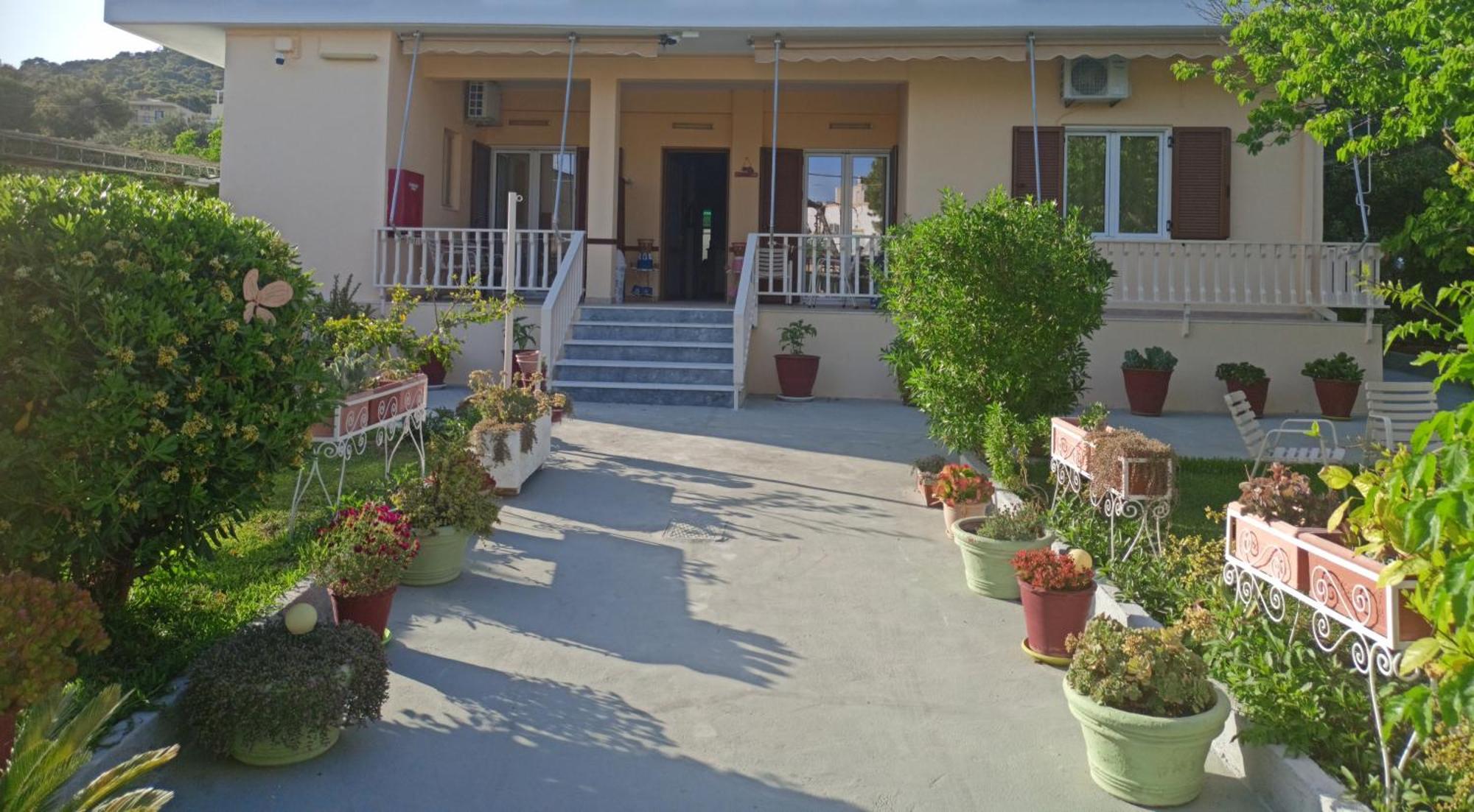 Finikas Rooms Agia Marina  Экстерьер фото