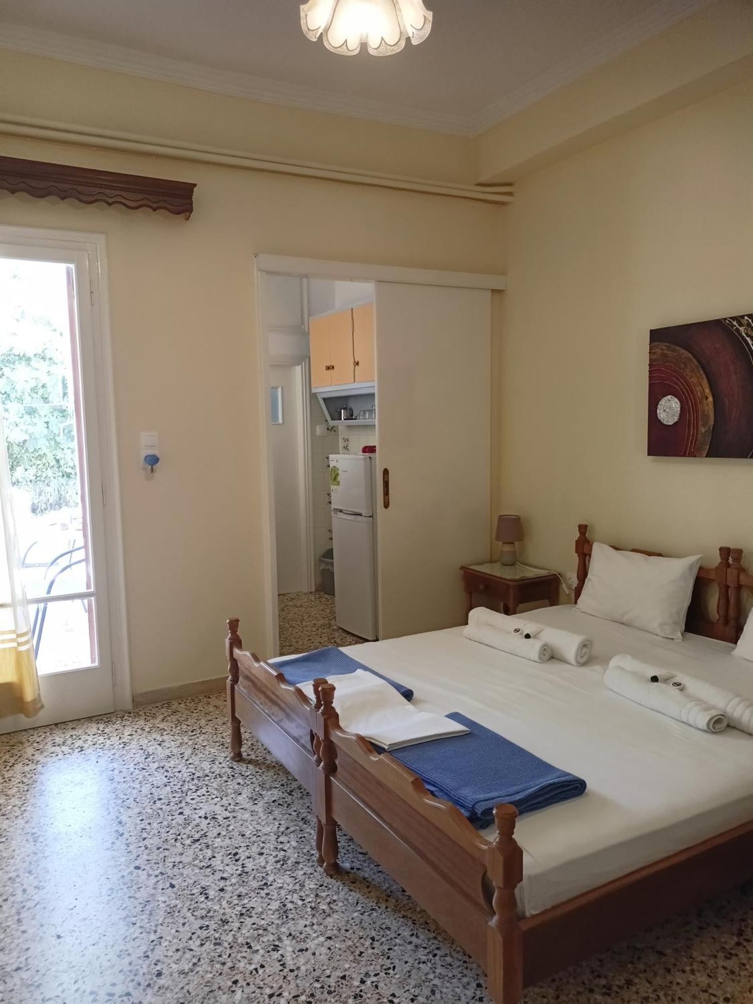 Finikas Rooms Agia Marina  Номер фото