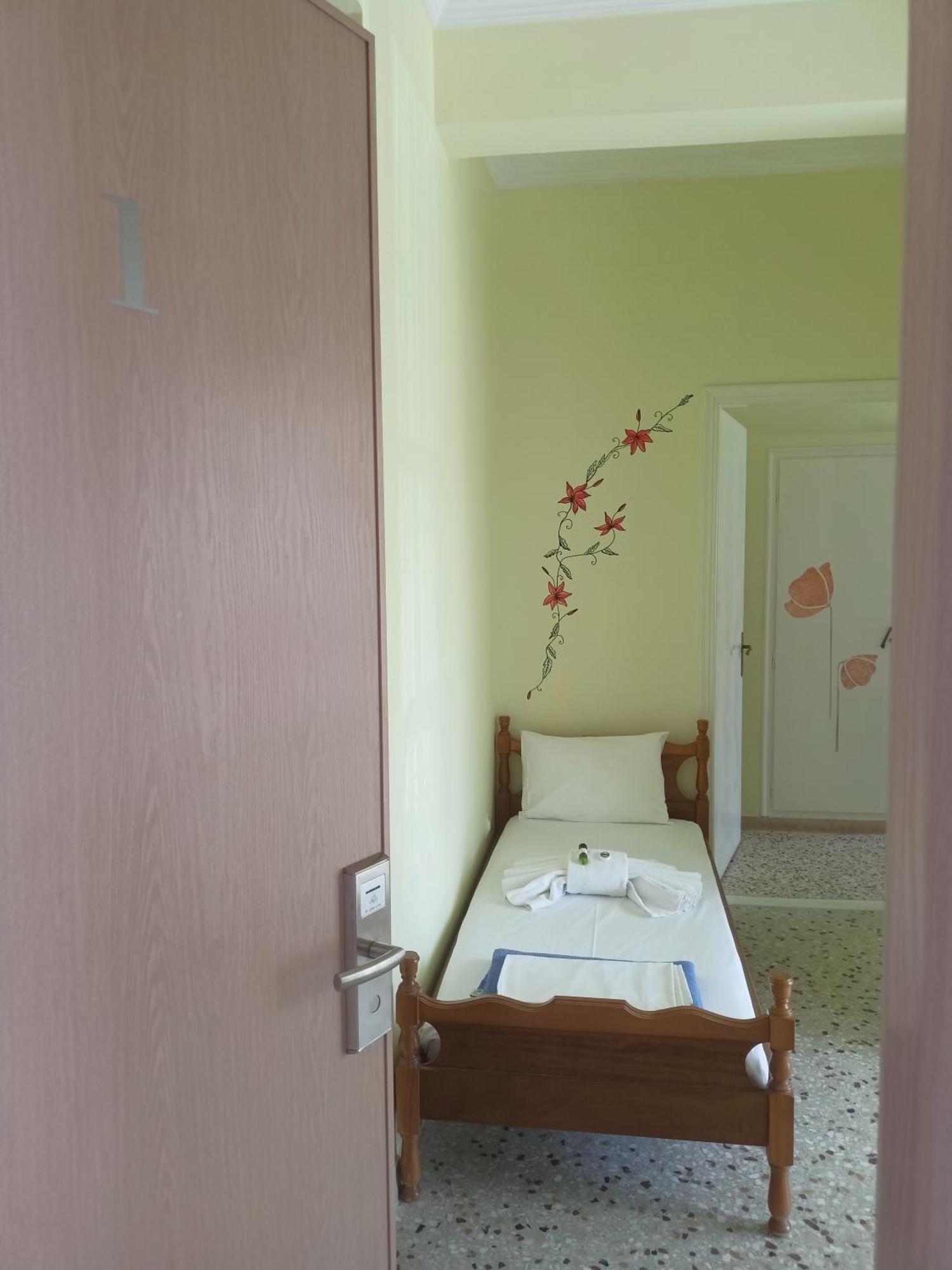 Finikas Rooms Agia Marina  Номер фото