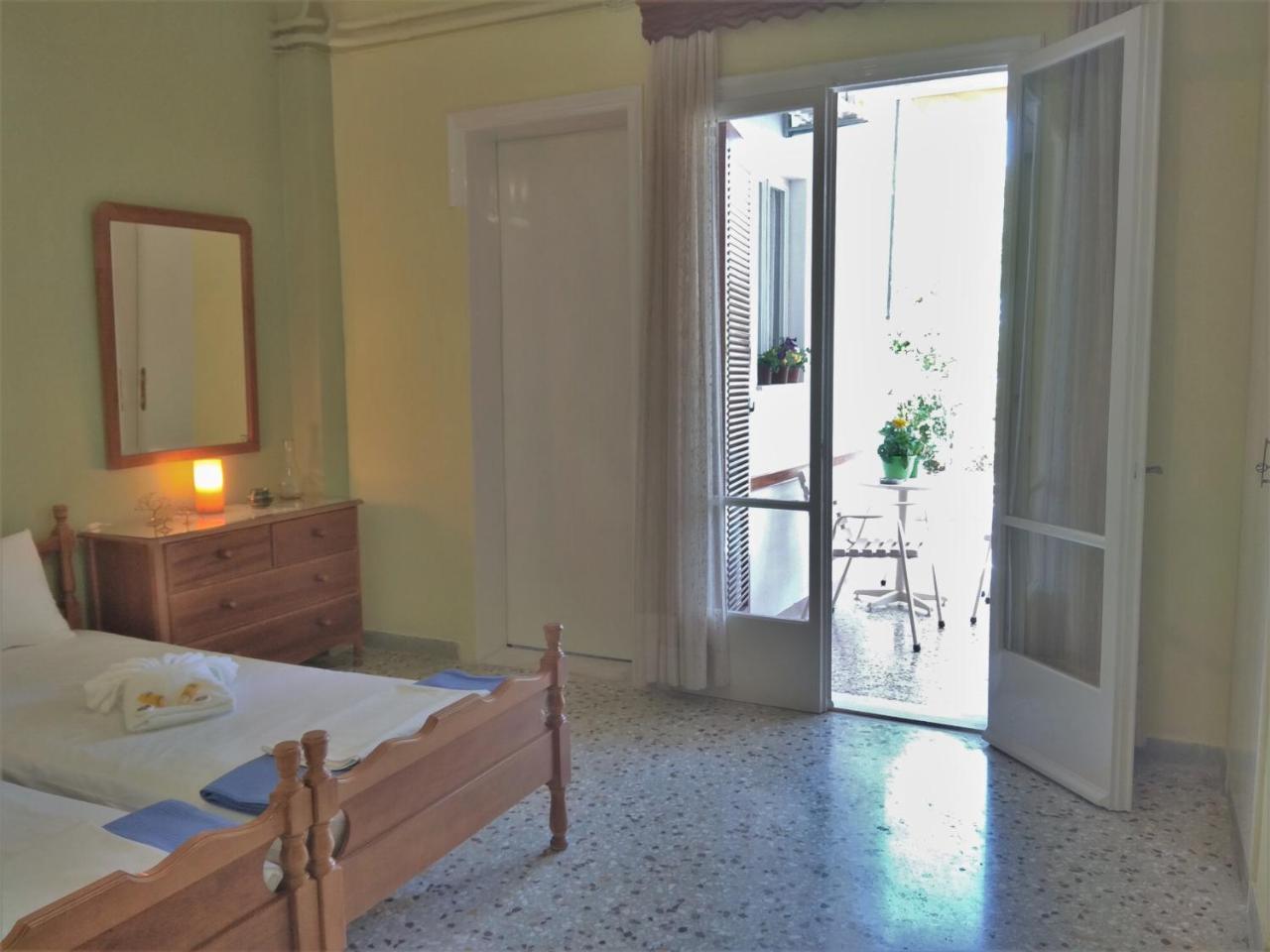Finikas Rooms Agia Marina  Экстерьер фото