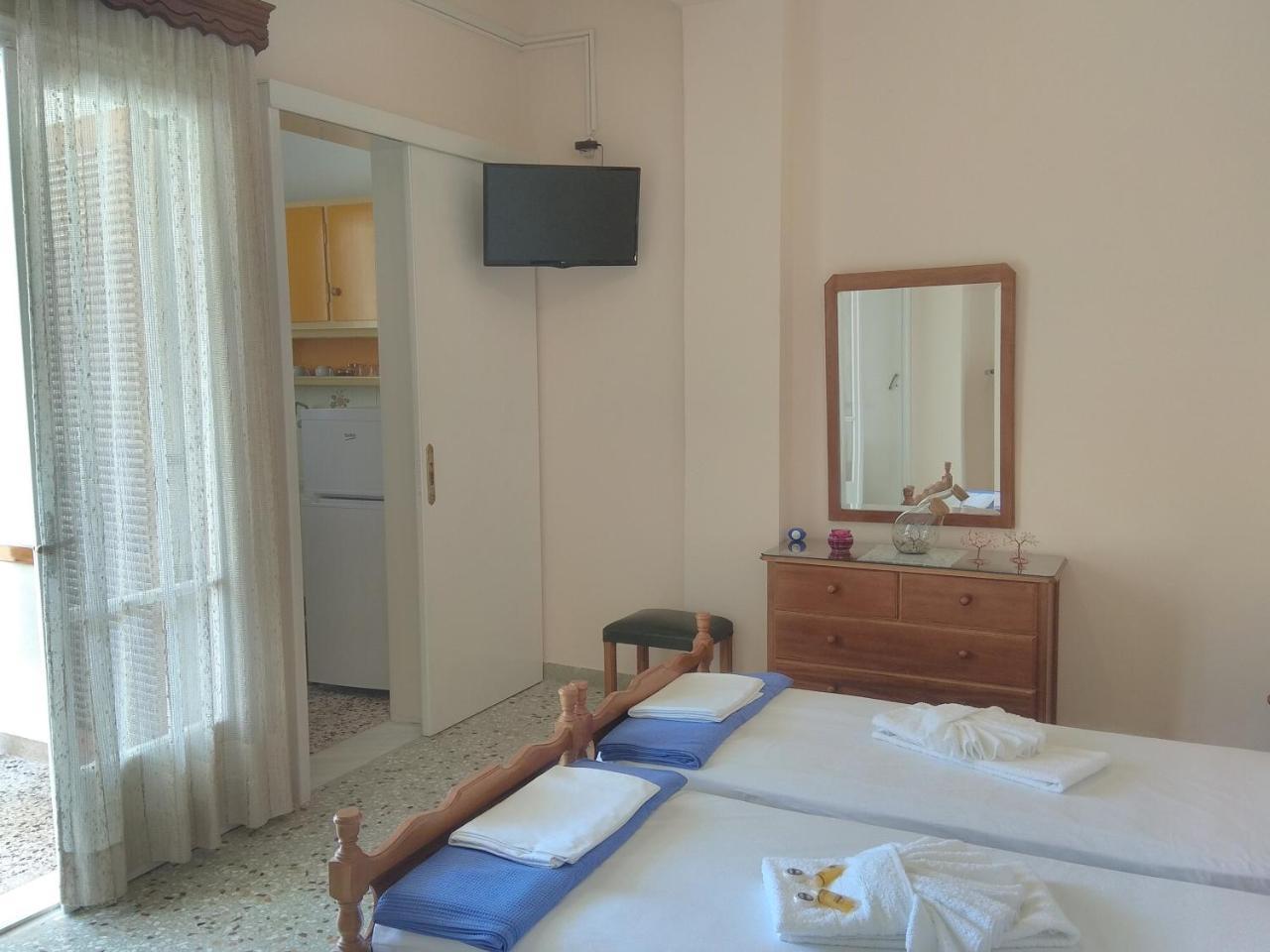 Finikas Rooms Agia Marina  Экстерьер фото