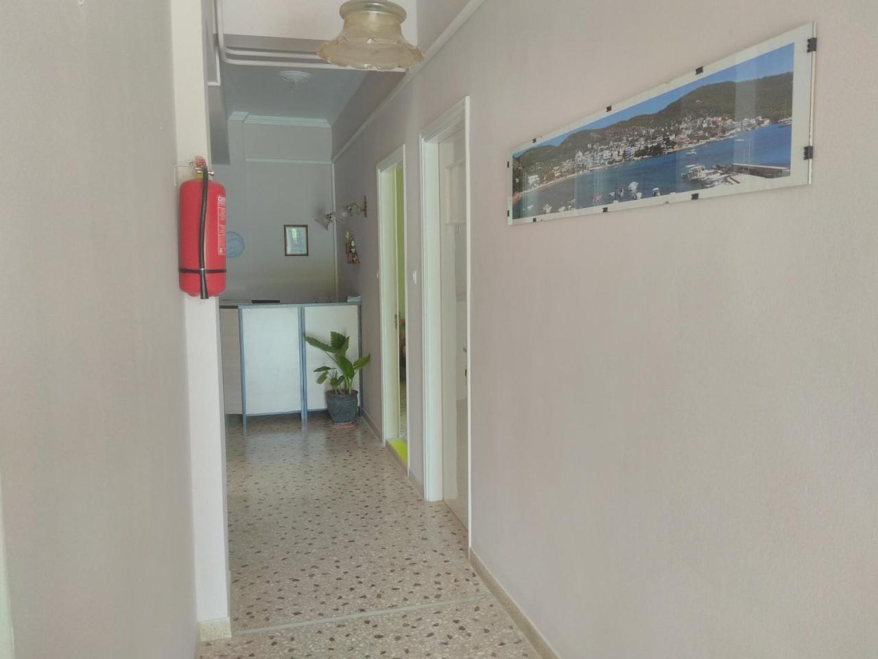 Finikas Rooms Agia Marina  Экстерьер фото